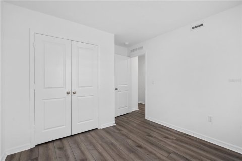 Townhouse in Oviedo, Florida 4 bedrooms, 172.52 sq.m. № 2205845 - photo 19