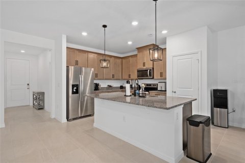 Townhouse in Oviedo, Florida 4 bedrooms, 172.52 sq.m. № 2205845 - photo 9