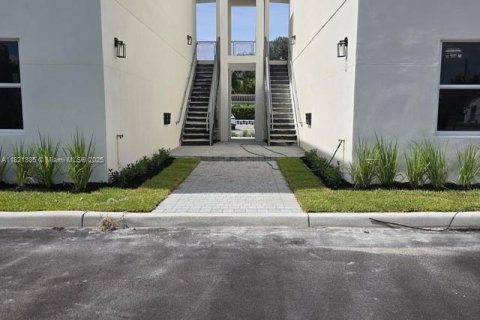 Casa en alquiler en Hallandale Beach, Florida, 3 dormitorios, 108.7 m2 № 1781516 - foto 4