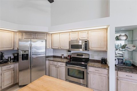 House in Punta Gorda, Florida 3 bedrooms, 188.03 sq.m. № 1680998 - photo 9