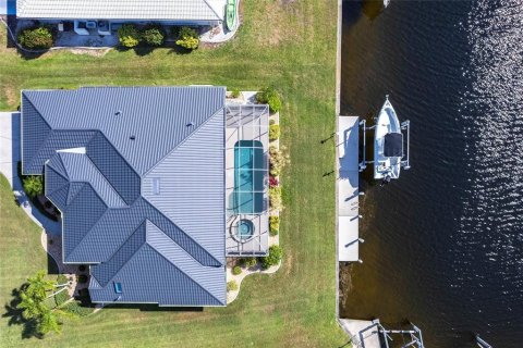 House in Punta Gorda, Florida 3 bedrooms, 188.03 sq.m. № 1680998 - photo 27