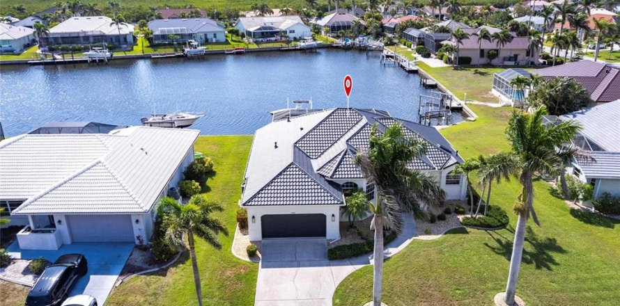 House in Punta Gorda, Florida 3 bedrooms, 188.03 sq.m. № 1680998