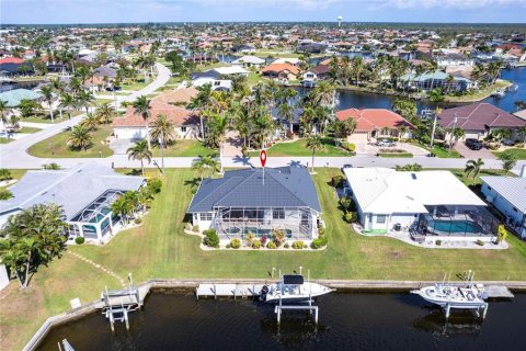House in Punta Gorda, Florida 3 bedrooms, 188.03 sq.m. № 1680998 - photo 25