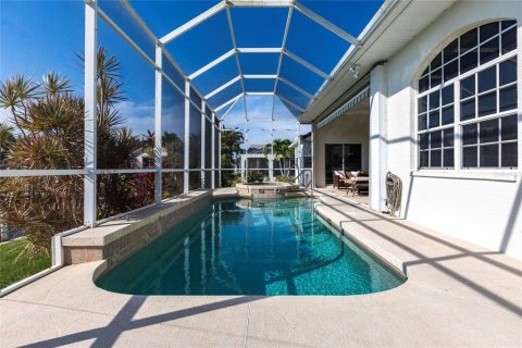 House in Punta Gorda, Florida 3 bedrooms, 188.03 sq.m. № 1680998 - photo 21