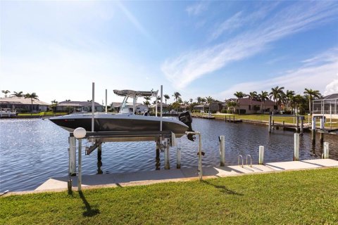House in Punta Gorda, Florida 3 bedrooms, 188.03 sq.m. № 1680998 - photo 30