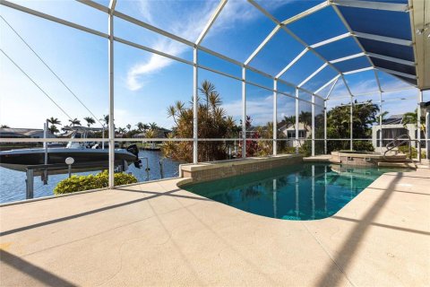 House in Punta Gorda, Florida 3 bedrooms, 188.03 sq.m. № 1680998 - photo 3