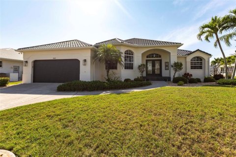 House in Punta Gorda, Florida 3 bedrooms, 188.03 sq.m. № 1680998 - photo 2