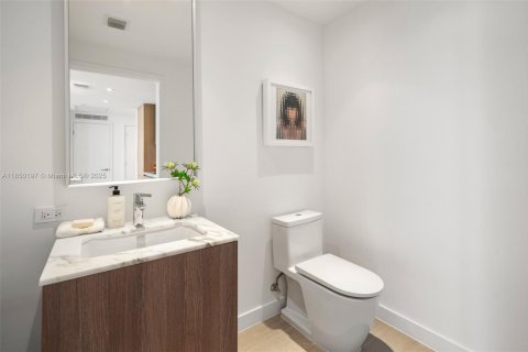 Condo in Miami Beach, Florida, 2 bedrooms  № 1856933 - photo 8