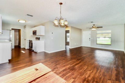 Villa ou maison à louer à Spring Hill, Floride: 3 chambres, 135.54 m2 № 2158051 - photo 5