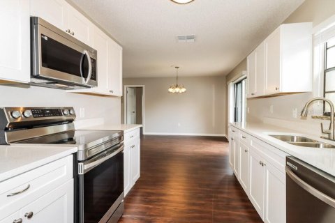 Villa ou maison à louer à Spring Hill, Floride: 3 chambres, 135.54 m2 № 2158051 - photo 6