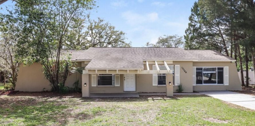 Villa ou maison à Spring Hill, Floride 3 chambres, 135.54 m2 № 2158051