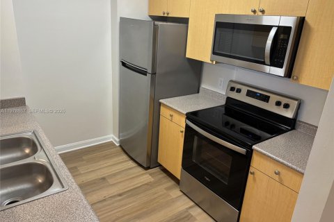 Condominio en alquiler en Hollywood, Florida, 1 dormitorio, 68.38 m2 № 2080228 - foto 3