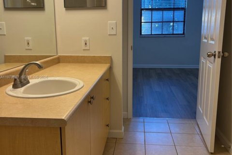 Condominio en alquiler en Hollywood, Florida, 1 dormitorio, 68.38 m2 № 2080228 - foto 9
