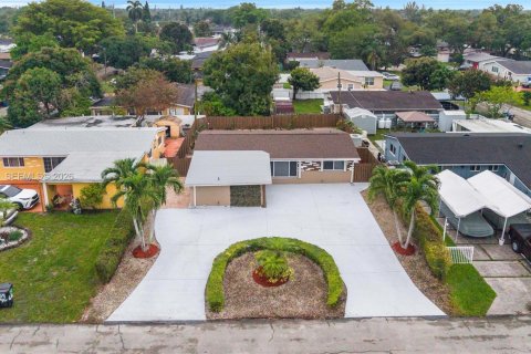 Villa ou maison à vendre à Hollywood, Floride: 3 chambres, 106.28 m2 № 2048167 - photo 4