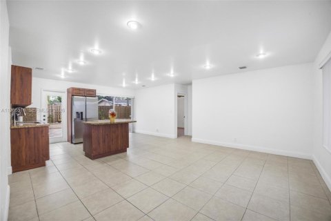 Villa ou maison à vendre à Hollywood, Floride: 3 chambres, 106.28 m2 № 2048167 - photo 10