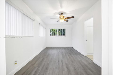 Villa ou maison à vendre à Hollywood, Floride: 3 chambres, 106.28 m2 № 2048167 - photo 13