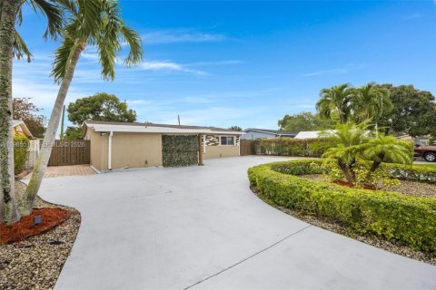 Villa ou maison à vendre à Hollywood, Floride: 3 chambres, 106.28 m2 № 2048167 - photo 2