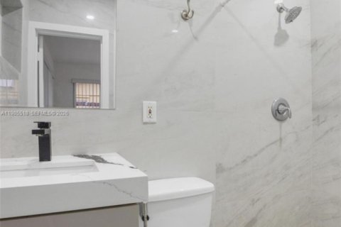 Villa ou maison à vendre à Hollywood, Floride: 3 chambres, 106.28 m2 № 2048167 - photo 16