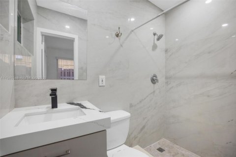 Villa ou maison à vendre à Hollywood, Floride: 3 chambres, 106.28 m2 № 2048167 - photo 15