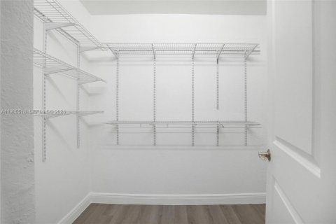 Villa ou maison à vendre à Hollywood, Floride: 3 chambres, 106.28 m2 № 2048167 - photo 17