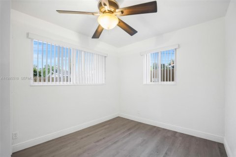 Villa ou maison à vendre à Hollywood, Floride: 3 chambres, 106.28 m2 № 2048167 - photo 19