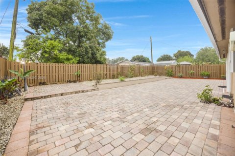 Villa ou maison à vendre à Hollywood, Floride: 3 chambres, 106.28 m2 № 2048167 - photo 29