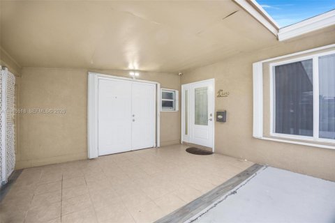 Villa ou maison à vendre à Hollywood, Floride: 3 chambres, 106.28 m2 № 2048167 - photo 25