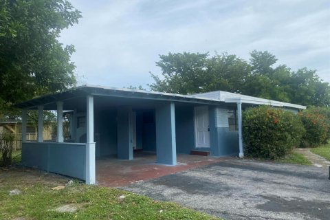 Casa en venta en Fort Lauderdale, Florida, 4 dormitorios, 116.78 m2 № 2388431 - foto 3