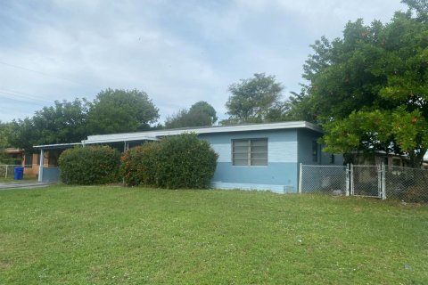 Casa en venta en Fort Lauderdale, Florida, 4 dormitorios, 116.78 m2 № 2388431 - foto 2