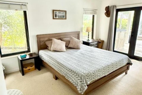 House in Palmetto Bay, Florida 3 bedrooms, 120.77 sq.m. № 1987240 - photo 12