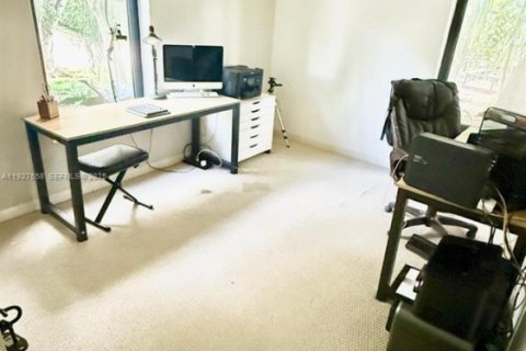 House in Palmetto Bay, Florida 3 bedrooms, 120.77 sq.m. № 1987240 - photo 20