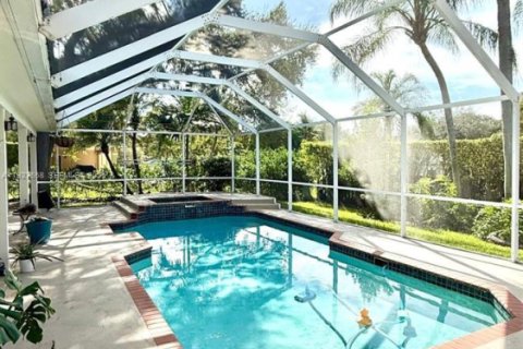 House in Palmetto Bay, Florida 3 bedrooms, 120.77 sq.m. № 1987240 - photo 25