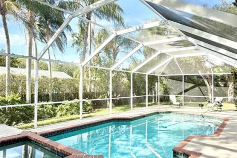 House in Palmetto Bay, Florida 3 bedrooms, 120.77 sq.m. № 1987240 - photo 15