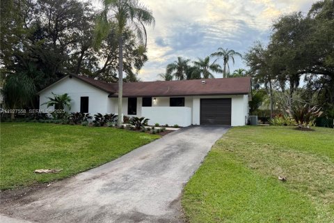 House in Palmetto Bay, Florida 3 bedrooms, 120.77 sq.m. № 1987240 - photo 3