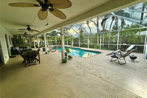 House in Palmetto Bay, Florida 3 bedrooms, 120.77 sq.m. № 1987240 - photo 5