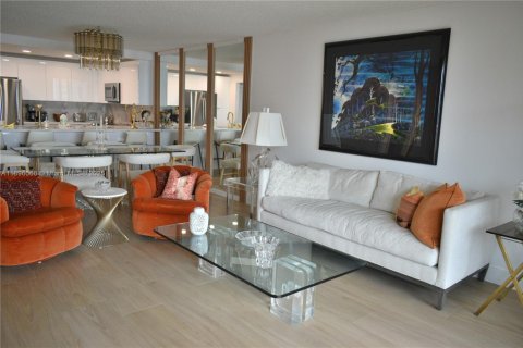 Снять в аренду кондоминиум в Халландейл-Бич, Флорида 1 спальня, 120.77м2, № 1947950 - фото 29