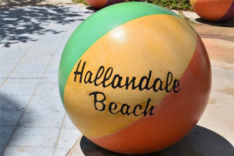 Снять в аренду кондоминиум в Халландейл-Бич, Флорида 1 спальня, 120.77м2, № 1947950 - фото 18