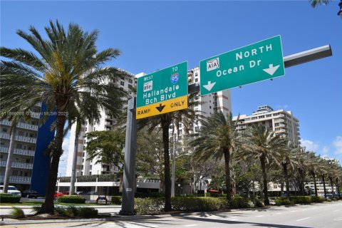 Снять в аренду кондоминиум в Халландейл-Бич, Флорида 1 спальня, 120.77м2, № 1947950 - фото 24