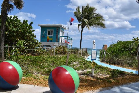 Снять в аренду кондоминиум в Халландейл-Бич, Флорида 1 спальня, 120.77м2, № 1947950 - фото 21