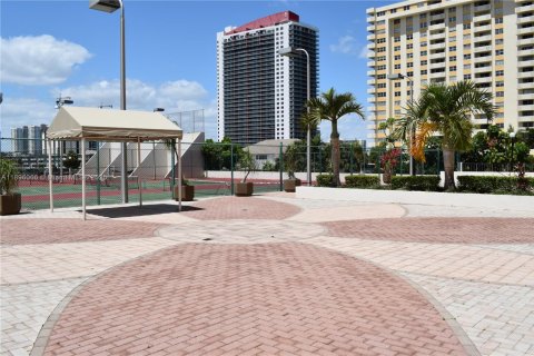 Снять в аренду кондоминиум в Халландейл-Бич, Флорида 1 спальня, 120.77м2, № 1947950 - фото 17