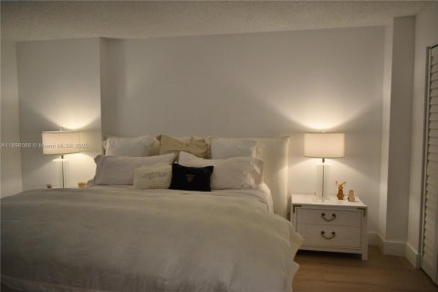 Снять в аренду кондоминиум в Халландейл-Бич, Флорида 1 спальня, 120.77м2, № 1947950 - фото 12