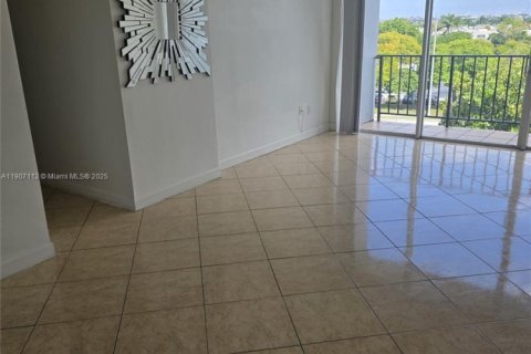 Copropriété à vendre à Miami, Floride: 2 chambres, 83.61 m2 № 1967822 - photo 1