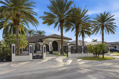 Villa ou maison à Miami, Floride 4 chambres, 230.58 m2 № 2039376