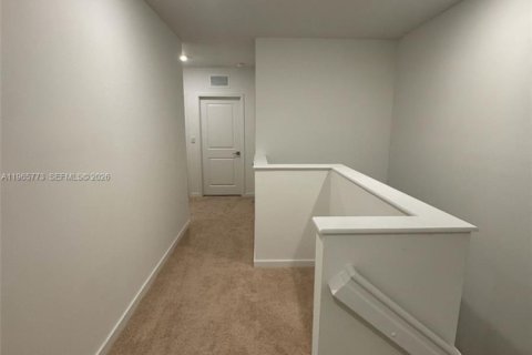 Propiedad comercial en alquiler en Homestead, Florida, 4 dormitorios, 171.59 m2 № 2027398 - foto 2