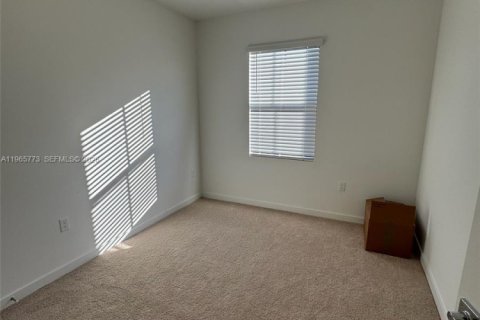 Propiedad comercial en alquiler en Homestead, Florida, 4 dormitorios, 171.59 m2 № 2027398 - foto 6