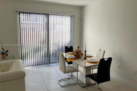 Propiedad comercial en alquiler en Homestead, Florida, 4 dormitorios, 171.59 m2 № 2027398 - foto 4