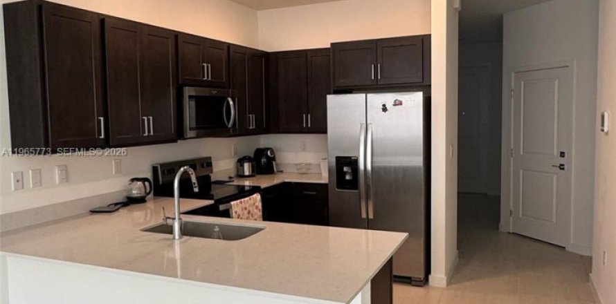 Propiedad comercial en Homestead, Florida 4 dormitorios, 171.59 m2 № 2027398