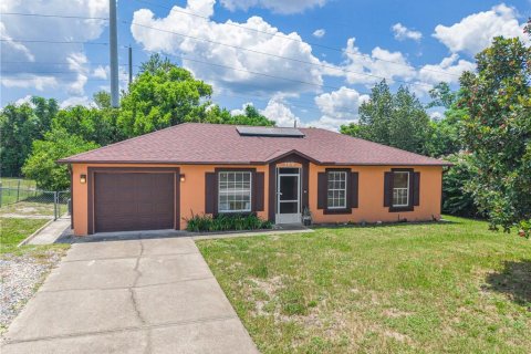 House in Deltona, Florida 3 bedrooms, 110.74 sq.m. № 2312551