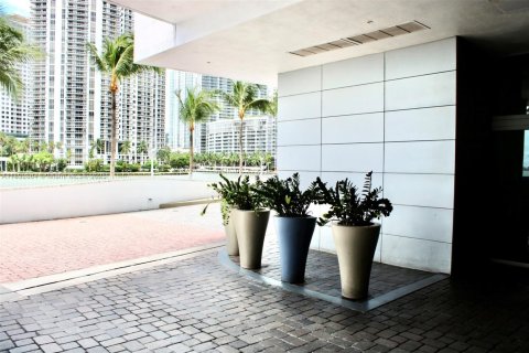 Condominio en alquiler en Miami, Florida, 2 dormitorios, 108.6 m2 № 1934564 - foto 20