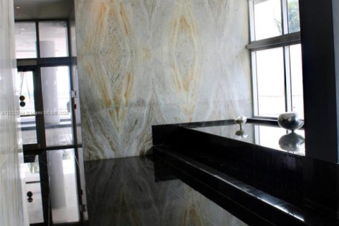 Condominio en alquiler en Miami, Florida, 2 dormitorios, 108.6 m2 № 1934564 - foto 17